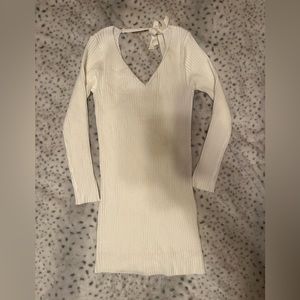 NWOT women’s super cute light sweater dress size 4-6